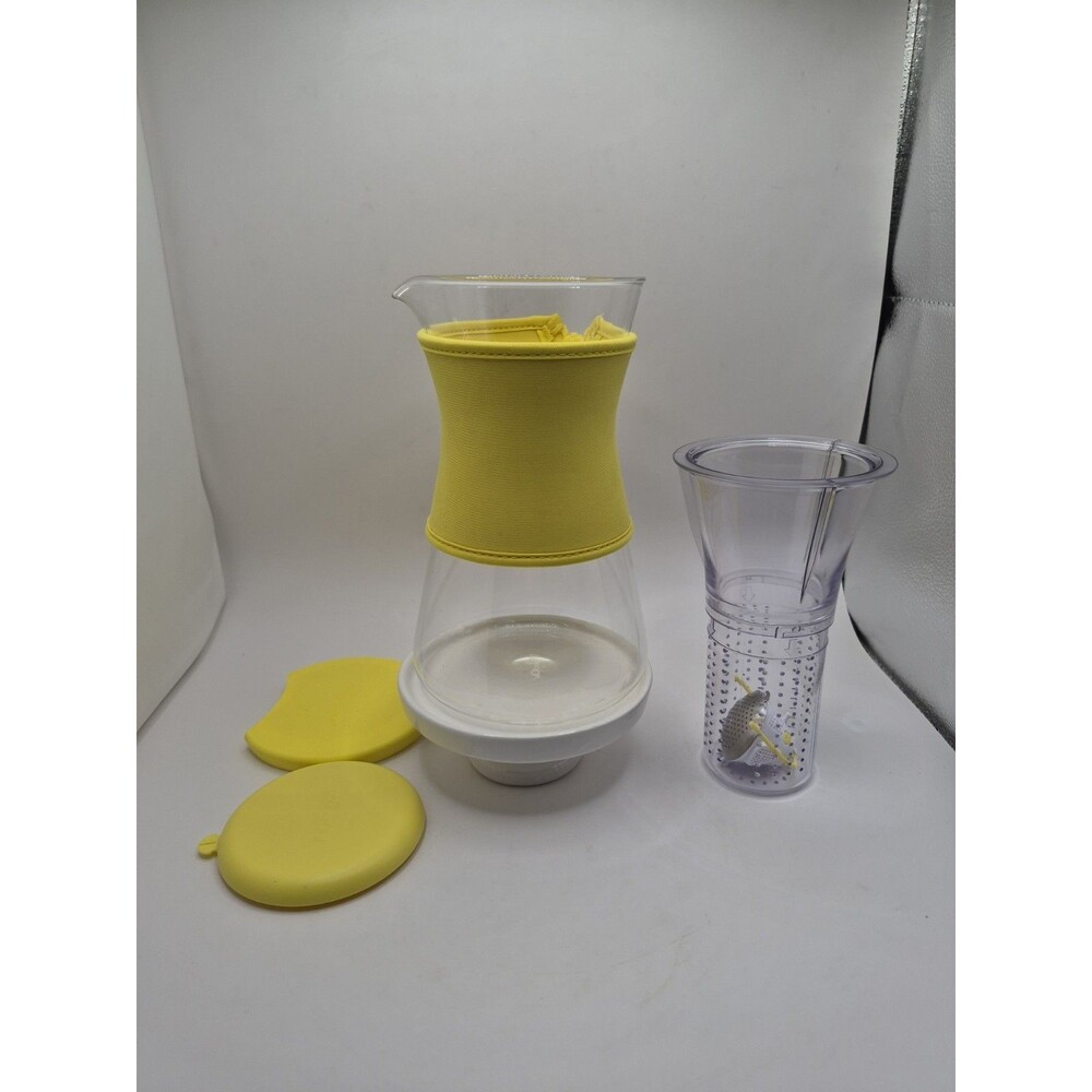 Pampered Chef Tea Water Infusion Pitcher w/ Yellow Neoprene Sleeve